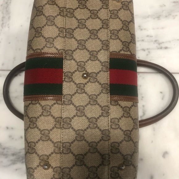 This is a vintage Gucci handbag - Picture 5 of 7